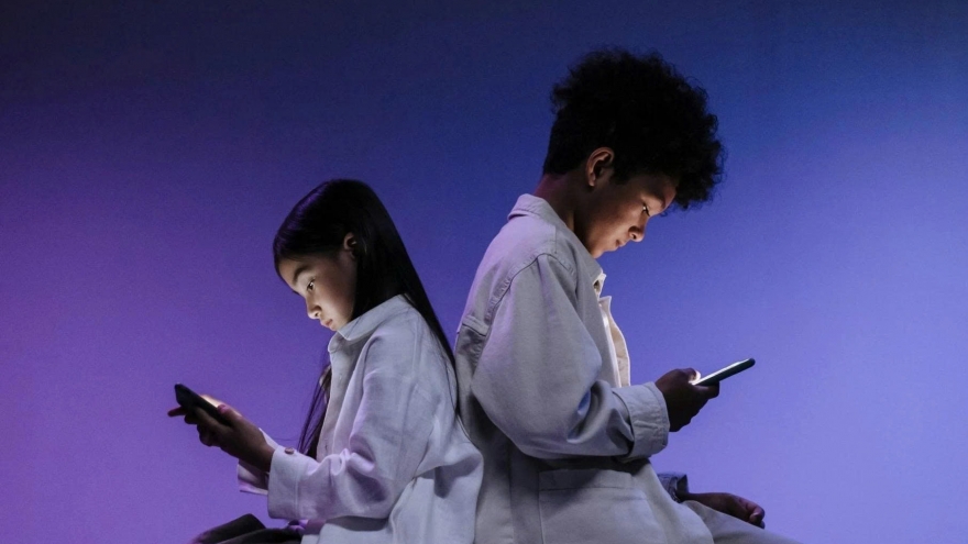 PGS.TS Trịnh Hòa Bình: “Giải cứu trẻ khỏi thế giới ảo không chỉ là việc của gia đình”